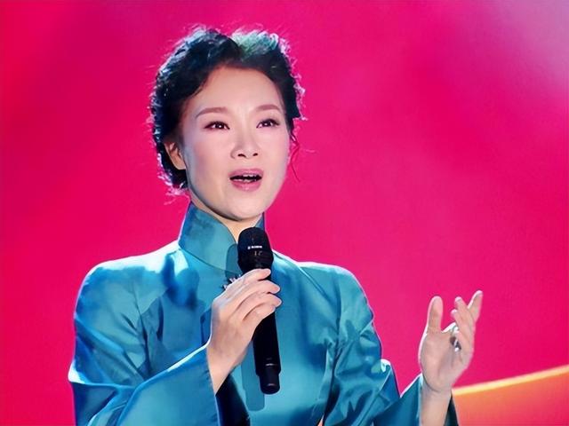 “军中绿花”吕薇:15次登上春晚,却因男友患癌耽搁事业(吕薇转业了吗知乎小说)-第3张图片-九妖电影 “军中绿花”吕薇:15次登上春晚,却因男友患癌耽搁事业(吕薇转业了吗知乎小说)-第3张图片-九妖电影