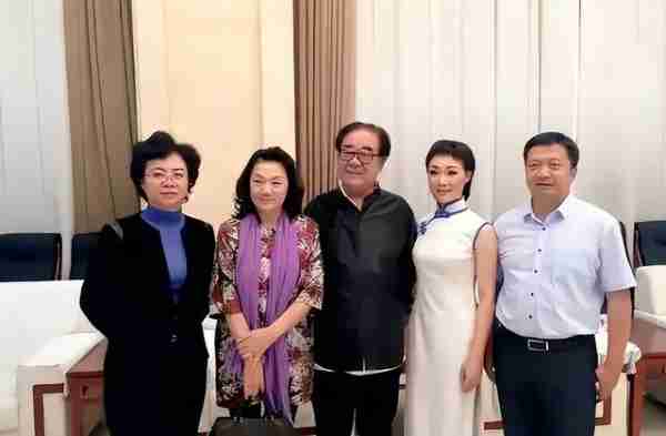 “军中绿花”吕薇:15次登上春晚,却因男友患癌耽搁事业(吕薇转业了吗知乎小说)-第19张图片-九妖电影 “军中绿花”吕薇:15次登上春晚,却因男友患癌耽搁事业(吕薇转业了吗知乎小说)-第19张图片-九妖电影