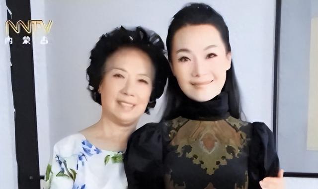 “军中绿花”吕薇:15次登上春晚,却因男友患癌耽搁事业(吕薇转业了吗知乎小说)-第25张图片-九妖电影 “军中绿花”吕薇:15次登上春晚,却因男友患癌耽搁事业(吕薇转业了吗知乎小说)-第25张图片-九妖电影