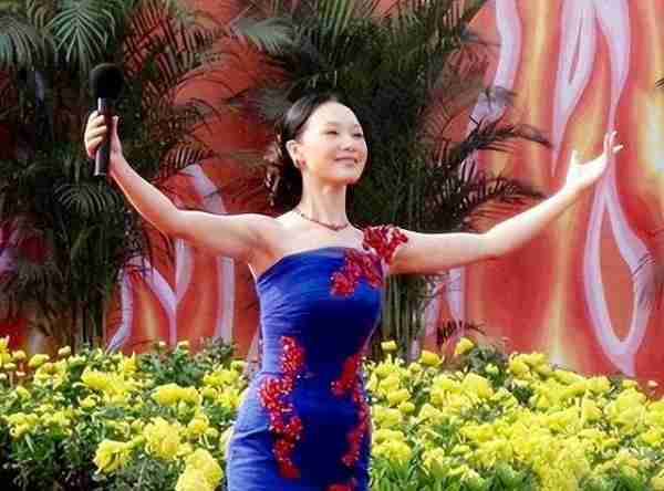 “军中绿花”吕薇:15次登上春晚,却因男友患癌耽搁事业(吕薇转业了吗知乎小说)-第30张图片-九妖电影 “军中绿花”吕薇:15次登上春晚,却因男友患癌耽搁事业(吕薇转业了吗知乎小说)-第30张图片-九妖电影