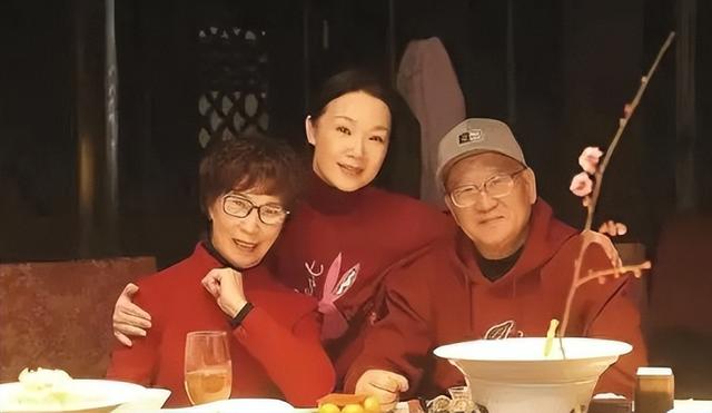 “军中绿花”吕薇:15次登上春晚,却因男友患癌耽搁事业(吕薇转业了吗知乎小说)-第39张图片-九妖电影 “军中绿花”吕薇:15次登上春晚,却因男友患癌耽搁事业(吕薇转业了吗知乎小说)-第39张图片-九妖电影