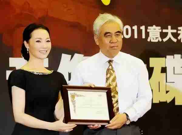 “军中绿花”吕薇:15次登上春晚,却因男友患癌耽搁事业(吕薇转业了吗知乎小说)-第38张图片-九妖电影 “军中绿花”吕薇:15次登上春晚,却因男友患癌耽搁事业(吕薇转业了吗知乎小说)-第38张图片-九妖电影