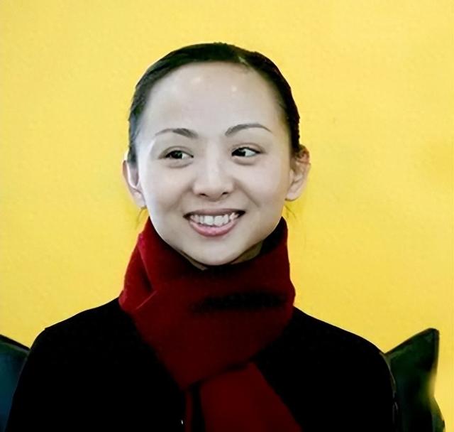 “千手观音”邰丽华:2岁失聪,27岁嫁理工男,29岁上春晚爆红(邰丽华千手观音是哪一年)-第9张图片-九妖电影 “千手观音”邰丽华:2岁失聪,27岁嫁理工男,29岁上春晚爆红(邰丽华千手观音是哪一年)-第9张图片-九妖电影