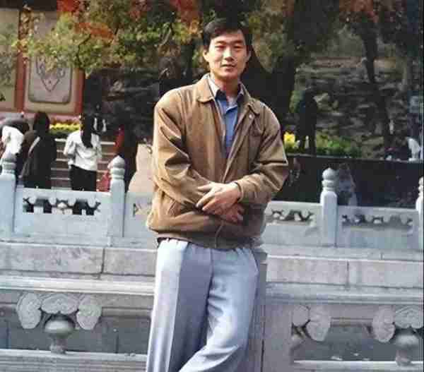 “千手观音”邰丽华:2岁失聪,27岁嫁理工男,29岁上春晚爆红(邰丽华千手观音是哪一年)-第12张图片-九妖电影 “千手观音”邰丽华:2岁失聪,27岁嫁理工男,29岁上春晚爆红(邰丽华千手观音是哪一年)-第12张图片-九妖电影
