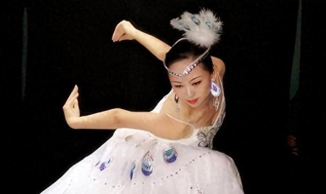 “千手观音”邰丽华:2岁失聪,27岁嫁理工男,29岁上春晚爆红(邰丽华千手观音是哪一年)-第14张图片-九妖电影 “千手观音”邰丽华:2岁失聪,27岁嫁理工男,29岁上春晚爆红(邰丽华千手观音是哪一年)-第14张图片-九妖电影