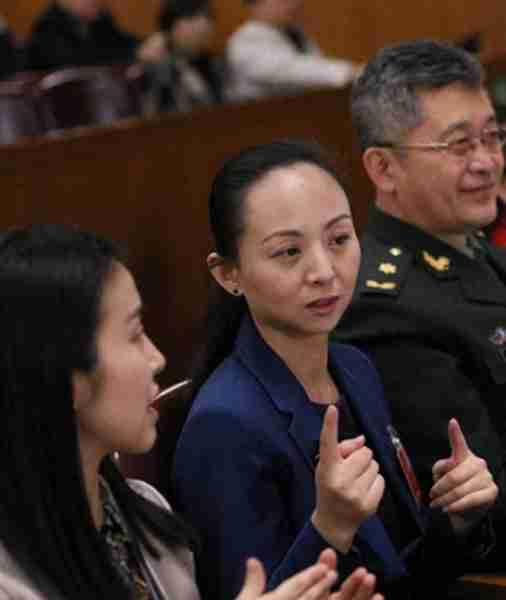 “千手观音”邰丽华:2岁失聪,27岁嫁理工男,29岁上春晚爆红(邰丽华千手观音是哪一年)-第19张图片-九妖电影 “千手观音”邰丽华:2岁失聪,27岁嫁理工男,29岁上春晚爆红(邰丽华千手观音是哪一年)-第19张图片-九妖电影