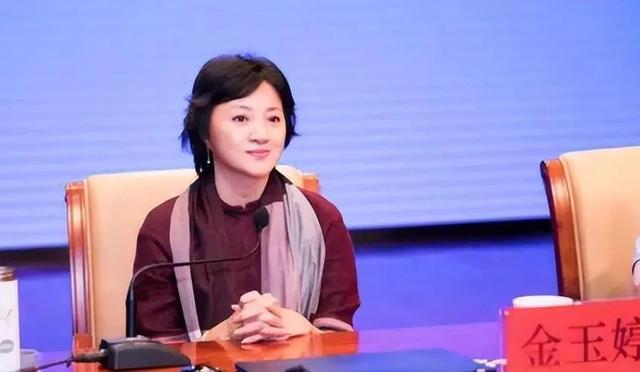 “小品公主”金玉婷五登春晚,面对流言和偏见,罗翔郭德纲说得对(金玉婷的小品)-第25张图片-九妖电影 “小品公主”金玉婷五登春晚,面对流言和偏见,罗翔郭德纲说得对(金玉婷的小品)-第25张图片-九妖电影