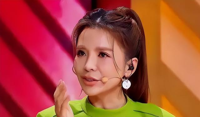 “悲情”朱迅:7次主持春晚,17岁患癌,母亲的冷漠是她永远的痛(朱迅第一次主持春晚是哪一年)-第7张图片-九妖电影 “悲情”朱迅:7次主持春晚,17岁患癌,母亲的冷漠是她永远的痛(朱迅第一次主持春晚是哪一年)-第7张图片-九妖电影