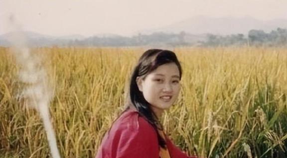 “民歌天后”宋祖英：24年的春晚常客，为何会突然“消失”（被小飞虫碰过的水果能吃吗有毒吗）-第4张图片-九妖电影