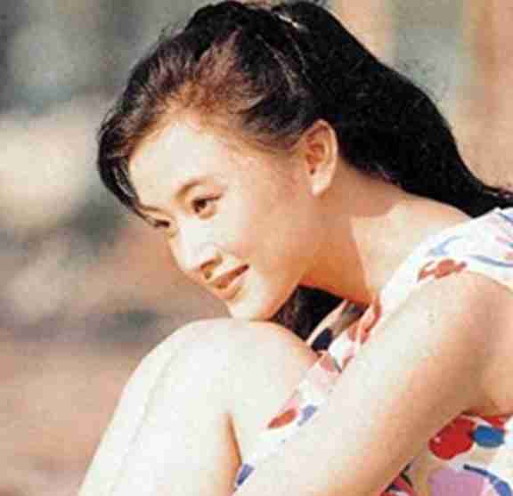 “民歌天后”宋祖英：24年的春晚常客，为何会突然“消失”（被小飞虫碰过的水果能吃吗有毒吗）-第5张图片-九妖电影