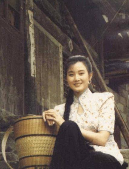 “民歌天后”宋祖英：24年的春晚常客，为何会突然“消失”（被小飞虫碰过的水果能吃吗有毒吗）-第9张图片-九妖电影