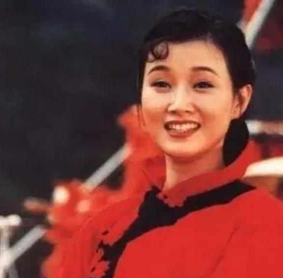 “民歌天后”宋祖英：24年的春晚常客，为何会突然“消失”（被小飞虫碰过的水果能吃吗有毒吗）-第6张图片-九妖电影