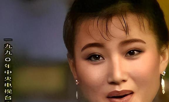 “民歌天后”宋祖英：24年的春晚常客，为何会突然“消失”（被小飞虫碰过的水果能吃吗有毒吗）-第11张图片-九妖电影