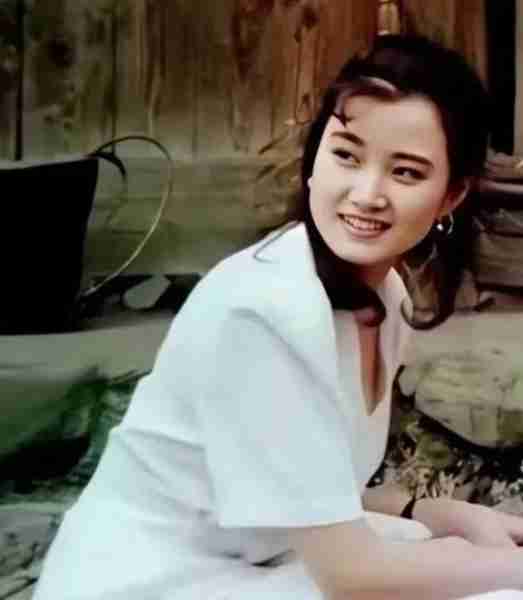 “民歌天后”宋祖英：24年的春晚常客，为何会突然“消失”（被小飞虫碰过的水果能吃吗有毒吗）-第13张图片-九妖电影