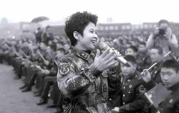 “民歌天后”董文华-13次登上春晚，因“合照”事业下滑，今如何（董文华复出演唱视频）-第6张图片-九妖电影