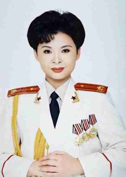 “民歌天后”董文华-13次登上春晚，因“合照”事业下滑，今如何（董文华复出演唱视频）-第3张图片-九妖电影
