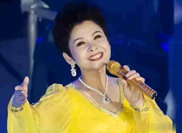 “民歌天后”董文华-13次登上春晚，因“合照”事业下滑，今如何（董文华复出演唱视频）-第10张图片-九妖电影