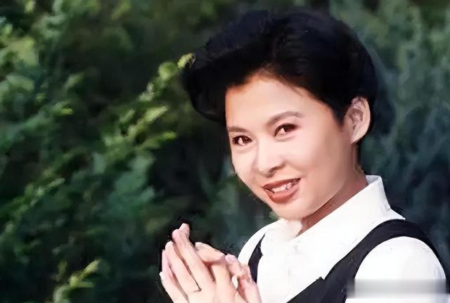 “民歌天后”董文华-13次登上春晚，因“合照”事业下滑，今如何（董文华复出演唱视频）-第8张图片-九妖电影