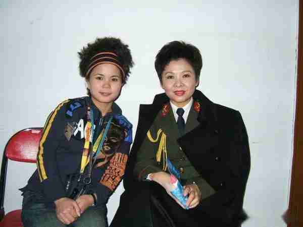 “民歌天后”董文华-13次登上春晚，因“合照”事业下滑，今如何（董文华复出演唱视频）-第25张图片-九妖电影