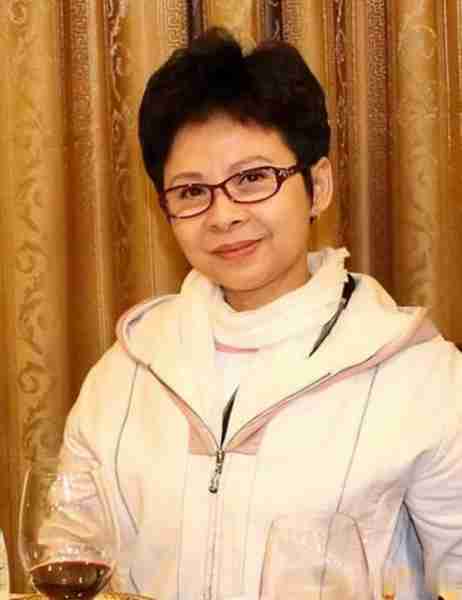 “民歌天后”董文华-13次登上春晚，因“合照”事业下滑，今如何（董文华复出演唱视频）-第34张图片-九妖电影