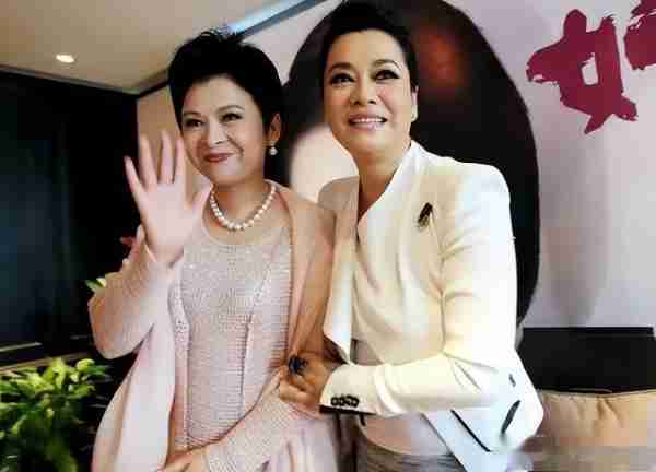 “民歌天后”董文华-13次登上春晚，因“合照”事业下滑，今如何（董文华复出演唱视频）-第38张图片-九妖电影