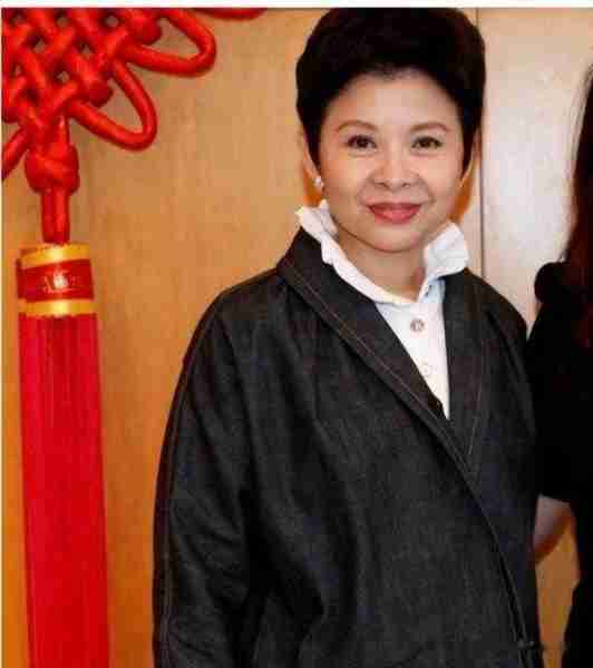 “民歌天后”董文华-13次登上春晚，因“合照”事业下滑，今如何（董文华复出演唱视频）-第42张图片-九妖电影