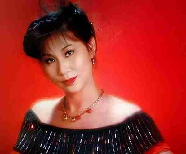 “民歌皇后”奚秀兰：丈夫为她被赶出豪门，凭借春晚爆红全国（奚秀兰经典金曲18首视频）-第4张图片-九妖电影