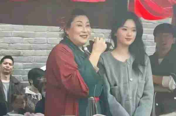 “王婆说媒”火爆上演：万岁山的《非诚勿扰》？（非诚勿扰王苹）-第3张图片-九妖电影