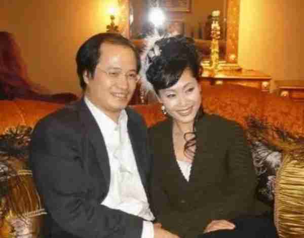 “纤夫哥”尹相杰:从“春晚名人”到阶下囚,他到底经历了什么(念旧是好是坏)-第22张图片-九妖电影 “纤夫哥”尹相杰:从“春晚名人”到阶下囚,他到底经历了什么(念旧是好是坏)-第22张图片-九妖电影