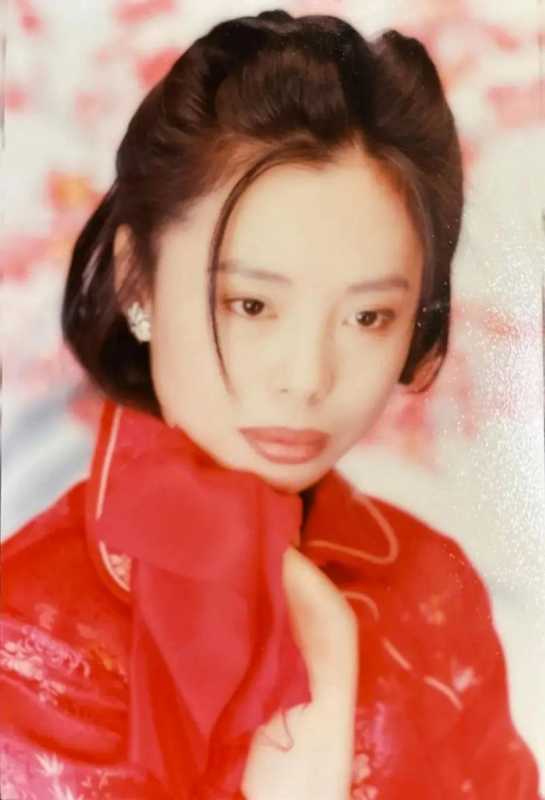 “铁肺歌后”黄绮珊：二上央视春晚，三婚三离后要活成倔强的玫瑰（歌唱家黄绮珊）-第10张图片-九妖电影