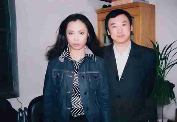 “铁肺歌后”黄绮珊：二上央视春晚，三婚三离后要活成倔强的玫瑰（歌唱家黄绮珊）-第9张图片-九妖电影