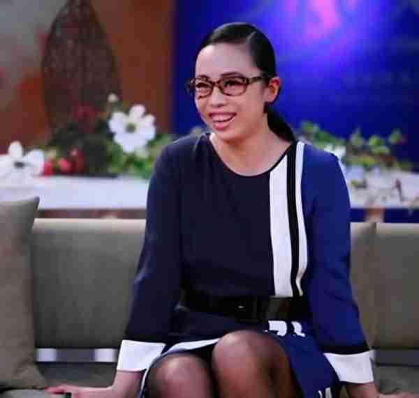 “铁肺歌后”黄绮珊：二上央视春晚，三婚三离后要活成倔强的玫瑰（歌唱家黄绮珊）-第15张图片-九妖电影