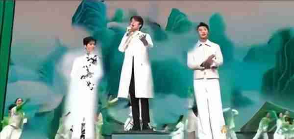 《上春山》还是《占山头》？谁能想到会在春晚看男的演宫斗啊（春山至上）-第2张图片-九妖电影
