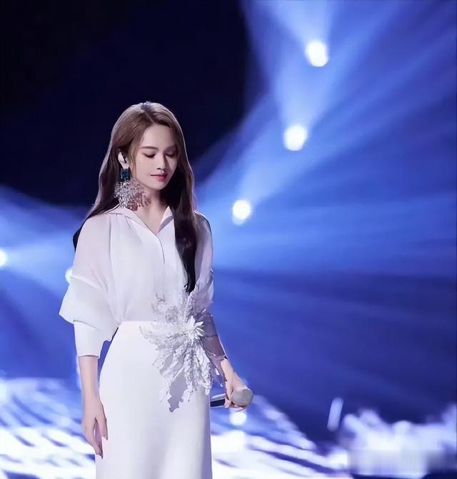 《歌手》2024杨丞琳淘汰出局,音乐合伙人李莎旻子暖心宽慰-第6张图片-九妖电影 《歌手》2024杨丞琳淘汰出局,音乐合伙人李莎旻子暖心宽慰-第6张图片-九妖电影