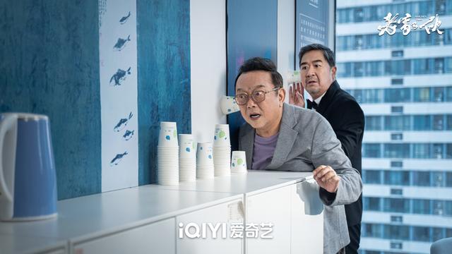《老家伙》引发热议，铁三角回归却难逃争议漩涡-第3张图片-九妖电影