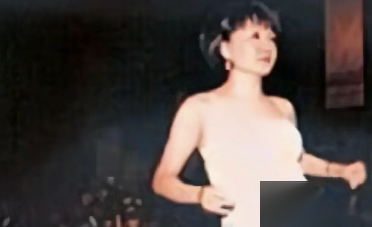 “赌王”何鸿燊的四姨太有多美？20张照片告诉你，美艳不可方物！-第2张图片-九妖电影