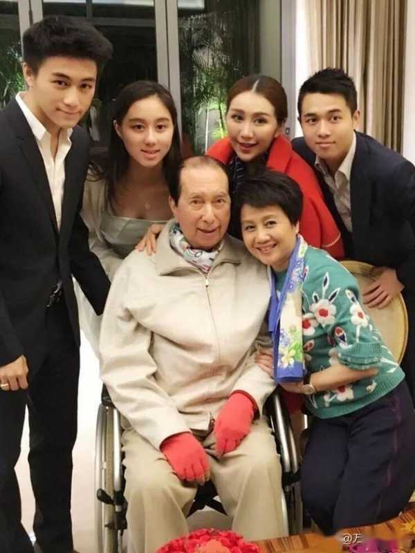 “赌王”何鸿燊的四姨太有多美？20张照片告诉你，美艳不可方物！-第9张图片-九妖电影