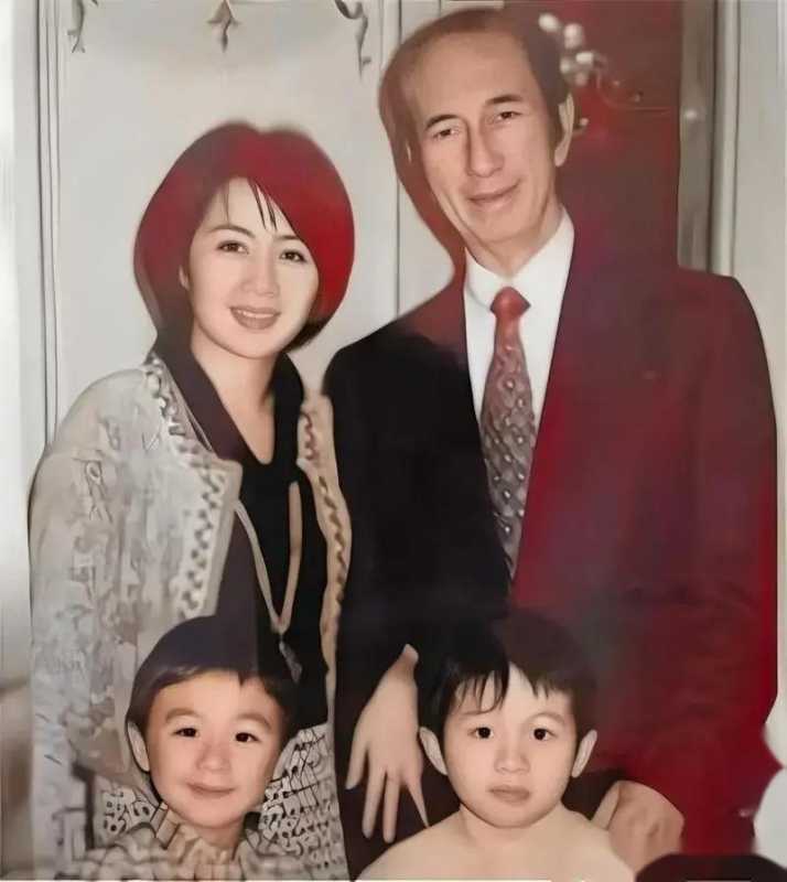 “赌王”何鸿燊的四姨太有多美？20张照片告诉你，美艳不可方物！-第10张图片-九妖电影