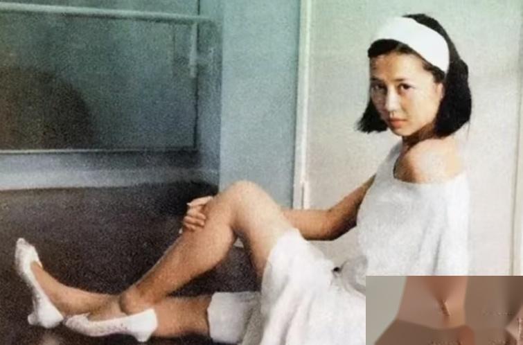 “赌王”何鸿燊的四姨太有多美？20张照片告诉你，美艳不可方物！-第14张图片-九妖电影
