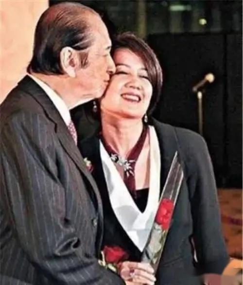 “赌王”何鸿燊的四姨太有多美？20张照片告诉你，美艳不可方物！-第27张图片-九妖电影