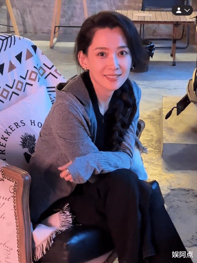 超甜！汪峰带新女友家庭聚餐，两人十指紧扣不避嫌，无视外界目光-第5张图片-九妖电影