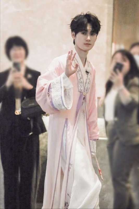 《奔跑吧》新路透照曝光，以戏服为主题的服装，让观众期待不已（奔跑吧造型）-第6张图片-九妖电影