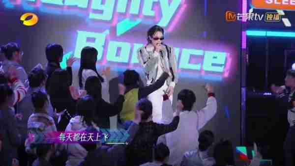 《我想和你唱》5季以来，最尴尬的歌手出现，一半歌曲是翻唱（我想和你唱第二季嘉宾有哪些）-第5张图片-九妖电影