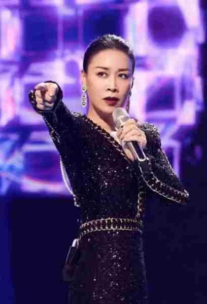 《我是歌手》压力大，五旬老太守国门，那英：这一生从不轻易言败（跟那英参加我是歌手的导师）-第2张图片-九妖电影