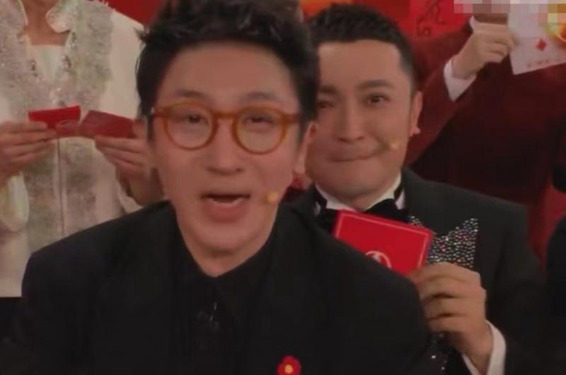 《春晚》刘谦魔术太惊人，全国观众晒扑克牌，直呼“真的对上了”（2020春晚刘谦魔术视频）-第13张图片-九妖电影