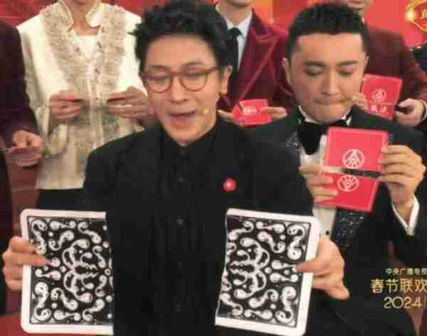 《春晚》刘谦魔术太惊人，全国观众晒扑克牌，直呼“真的对上了”（2020春晚刘谦魔术视频）-第15张图片-九妖电影