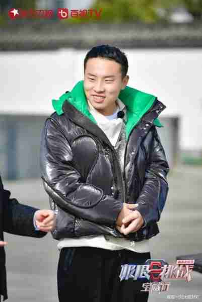 《极限挑战》徐志胜因掰手腕太弱痛失本名，孟鹤堂的贯口竟只值一块钱，贾乃亮押错宝成绩垫底（极限挑战喜剧演员）-第1张图片-九妖电影