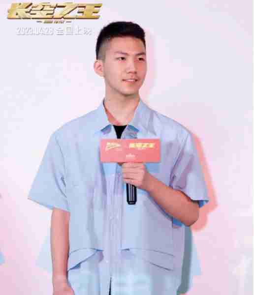 《爸爸去哪儿》10年过去，7位男孩个个仪表不凡，温文尔雅！（爸爸去哪儿歌歌词）-第22张图片-九妖电影