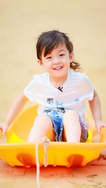 《爸爸去哪儿》10年，八位女孩已亭亭玉立，富养的女儿气质真出众（爸爸去哪儿第五季）-第11张图片-九妖电影
