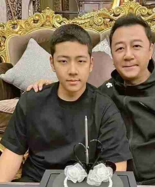 《爸爸去哪儿》萌娃现状：三位已成180+猛男，Kimi被藏不给看脸（爸爸去哪儿现在的孩子）-第11张图片-九妖电影